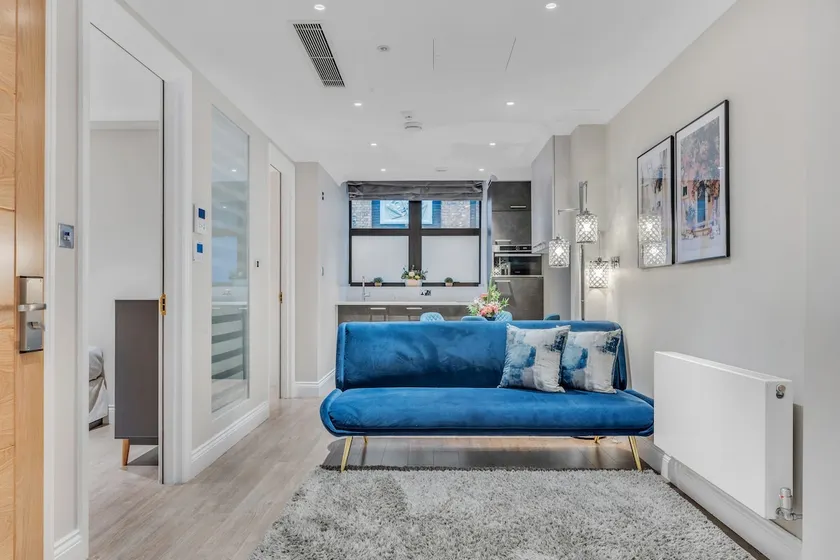 Signature 2-Bedroom Apartment with A/C, Farringdon - Image 1