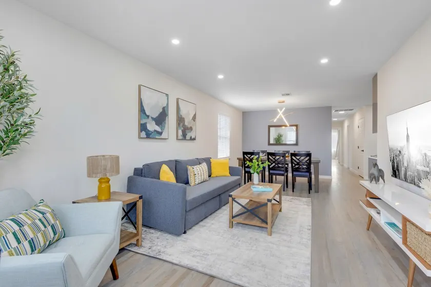 Stylish 3 bed/2bath close to NYC - Image 1