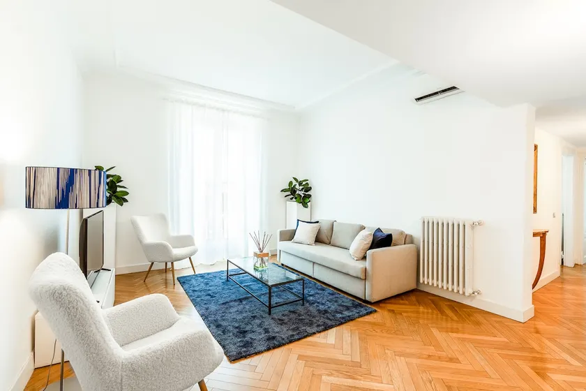 Bright 120 sqm apartment in Sant'Ambrogio - Image 1