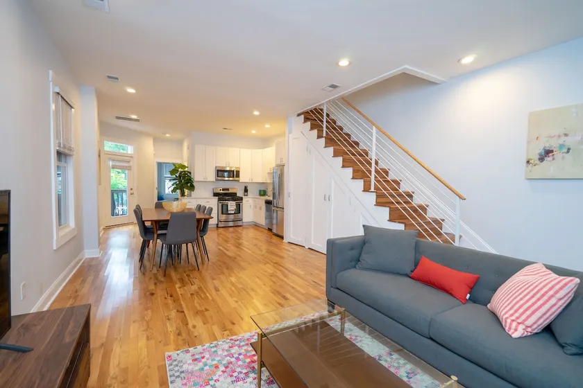 Modern 4BR Columbia Heights Gem Walk 2 Metro&Shops - Image 1
