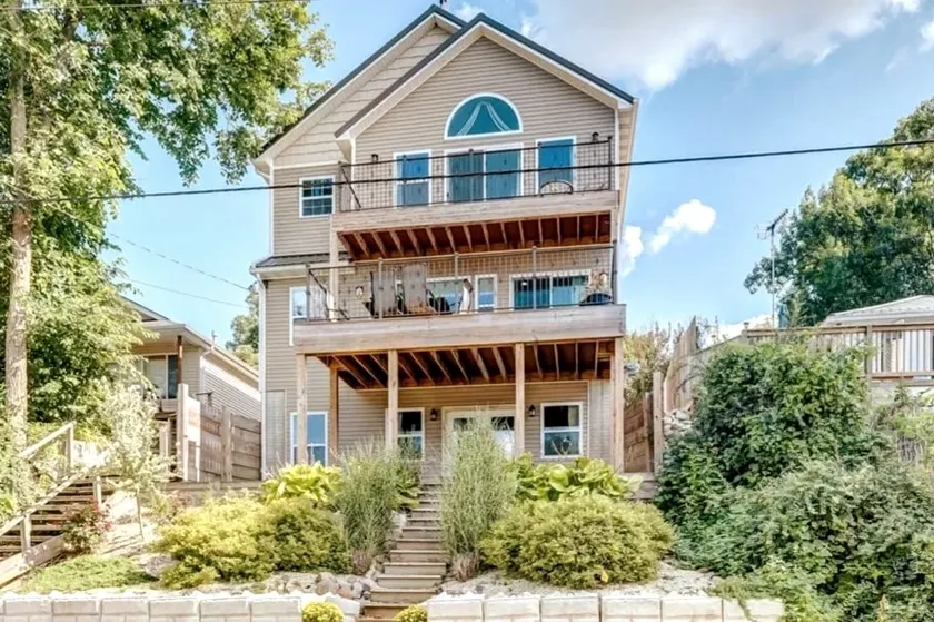 Beautiful House overlooking Lake Chemung, with a Private Chef Tasting option. - Image 1