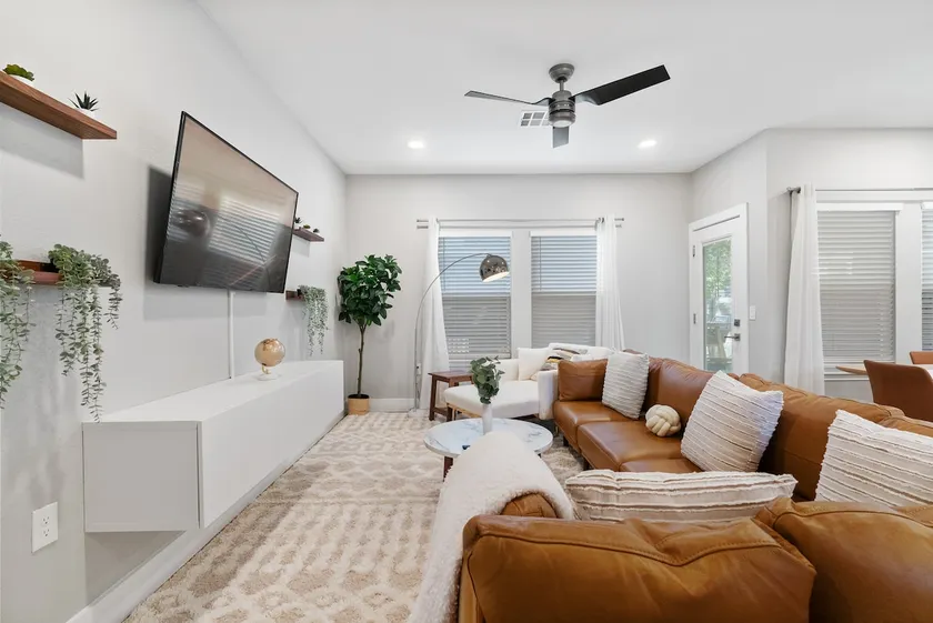 Luxury Oasis|Hottub|Mini Put|Pool|10Min-DT&Airport - Image 1
