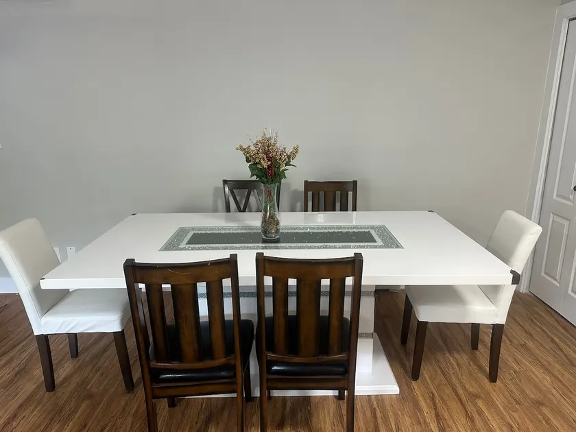 Spacious 2 bed 1 bath suit - Image 1