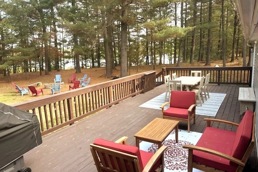 Lakefront Beauty with Hot Tub and Dock - Image 1