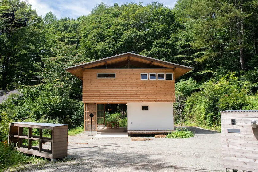 Forests, architecture, and art Yatsugatake Minami Fumoto Blackbird Stopover - Image 1