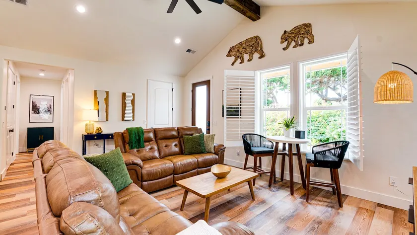 The Lily Pond House-Walk to Beach, SPA, Sleeps 6 - Image 1