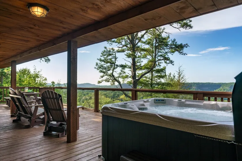 Cliffside Family Retreat with View - Image 1