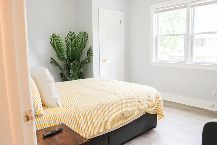 Cozy West End Comfort - Image 1