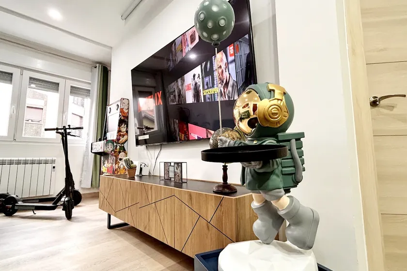 LUXURY: 10 pax Projector, Arcade Machine and Scooters - Image 1
