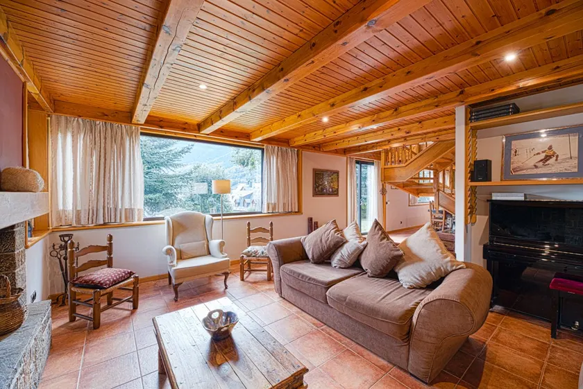 Casa Lola Pirene Chalet 12 Pax Sauna Jacuzzi Piano Vistas Vielha - Image 1