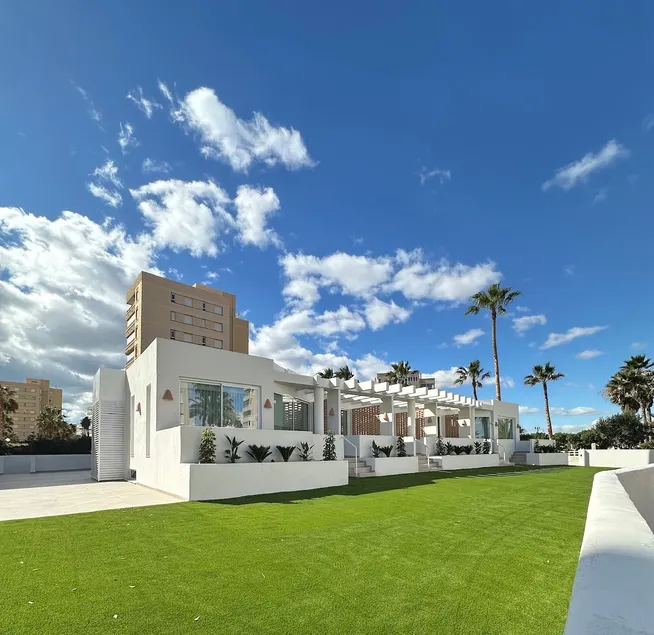 Elegant house with sea views on the beach #1 - Image 1