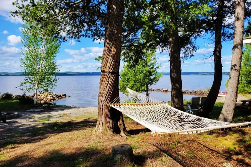 Private beach and Tiki Bar on the waterfront - Image 1