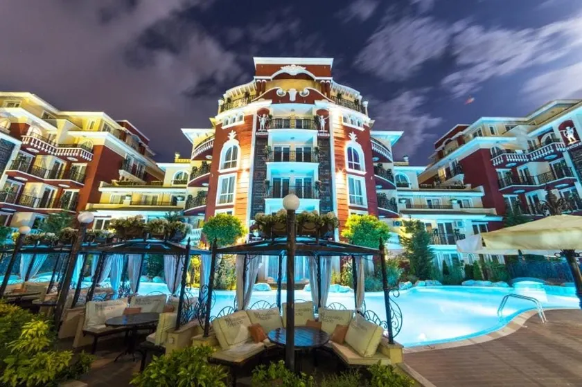 One bedroom (2 rooms) apartment with backyard - Image 1