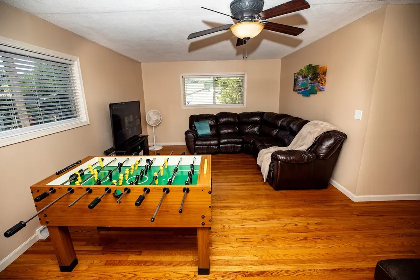 8 Beds Home & Fenced Yard! Walk to Sycamore Mall! - Image 1
