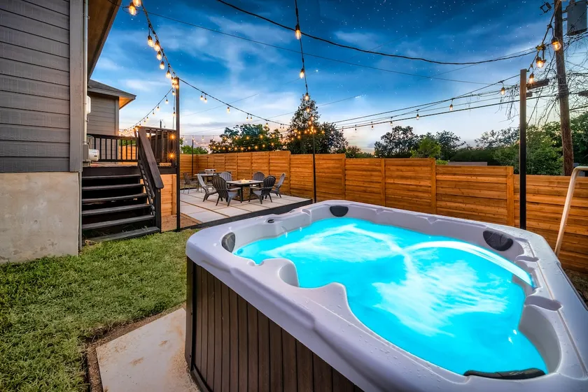 Bachelorette Pad: 4BR, 9 Beds, Hot Tub, Yard Games - Image 1