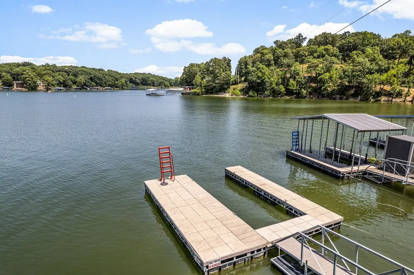 Dockside Cabin - Image 1