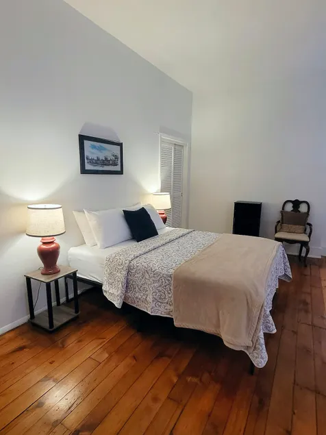 Spacious 2 BR House by Eden Park – 3 Min Walk - Image 1