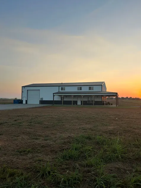The Great Plains Escape – Sleeps 16+| Barndominium - Image 1