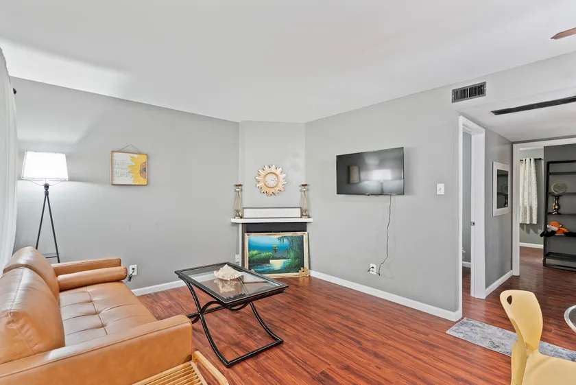 Cozy town house - fenced backyard - Barnhart - Image 1