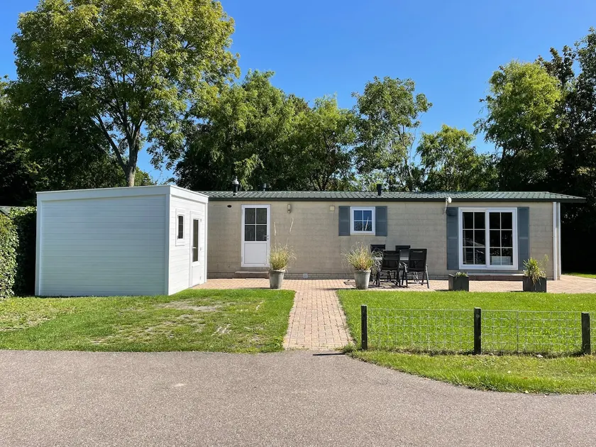 Cozy Chalet in Goedereede With Garden - Image 1