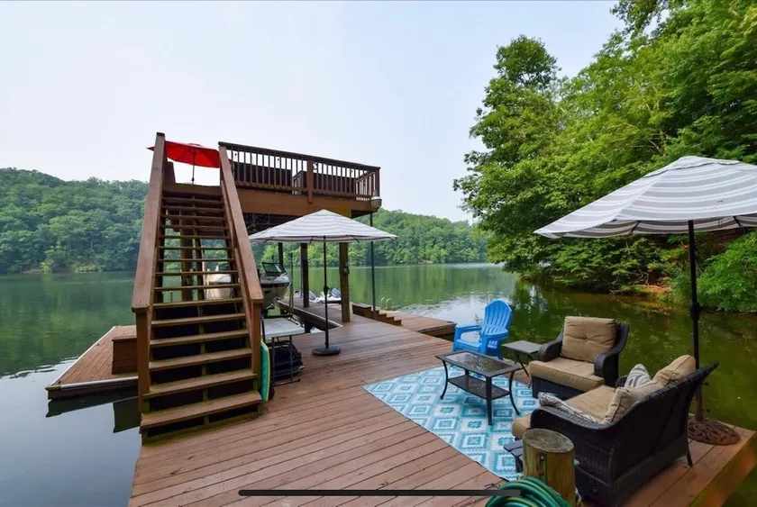Serene Cabin, Dock, Beach, HotTub, FirePit, Kayak - Image 1