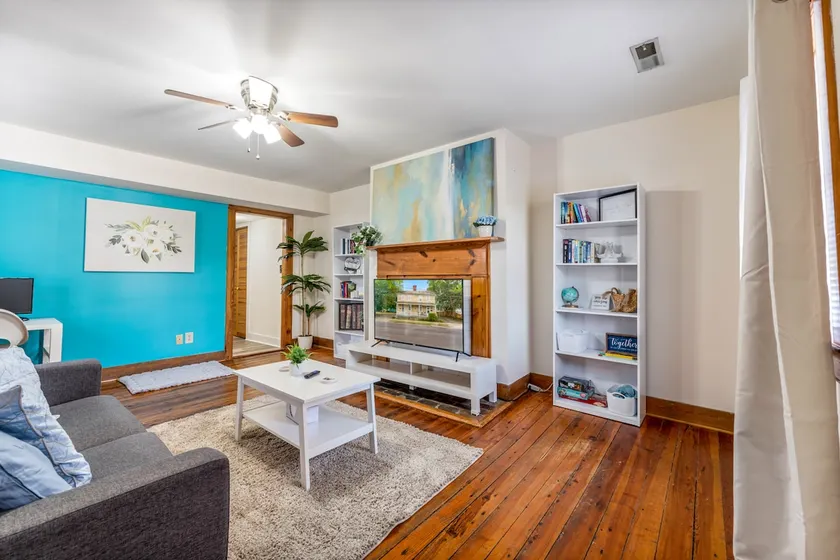 Reader’s Escape: Fredericksburg Mid-Term Stay - Image 1