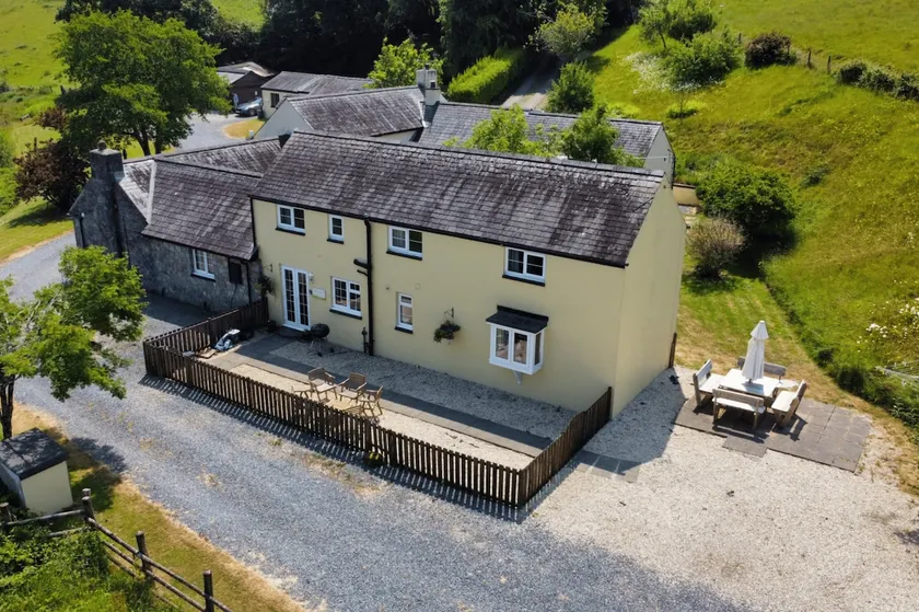 Meadowsweet Cottage Jacuzzi Edition - Image 1