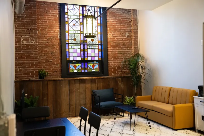 Walk to Stadiums! Sleeps 6-KING bed*FREE parking! - Image 1