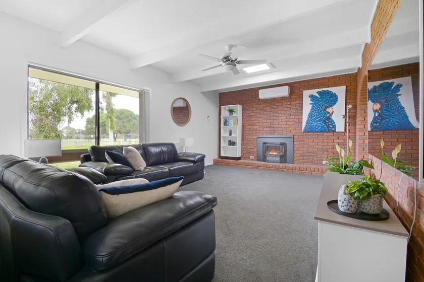 Tranquil Getaway by the Murray River - Image 1