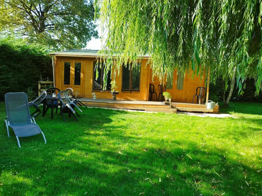 Cottage with pond - Image 1