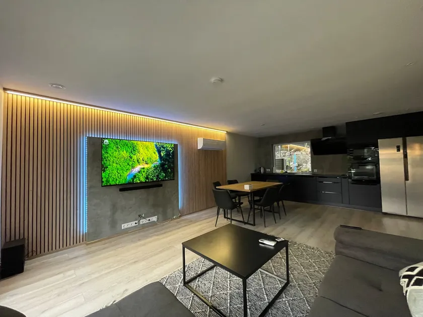 Exclusive apartment in a quiet area - Image 1
