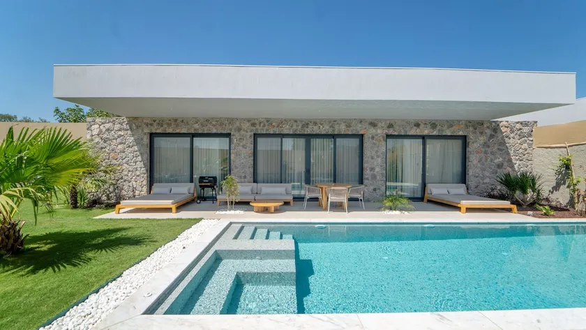 Viohouses 6- Luxury Private Sheltered Private Pool - Image 1