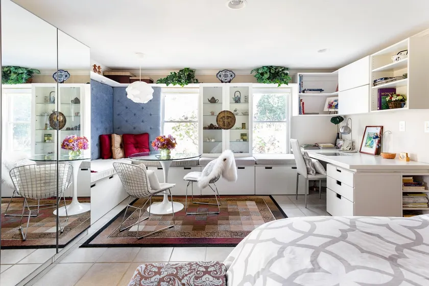 Claire's tearoom / artist suite - Image 1