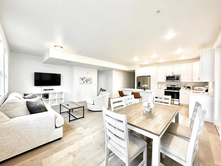 Top Floor Luxury Condo - Image 1
