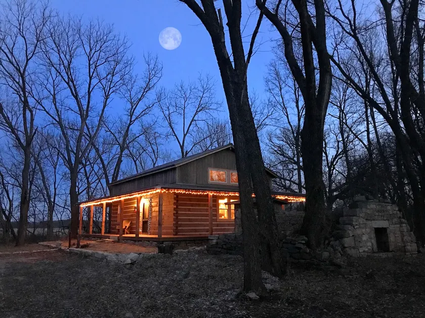 Unique Paw Print Cabin nestled in the Flint Hills! - Image 1