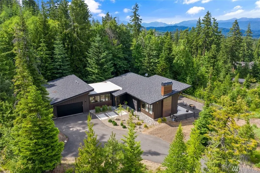 Secluded Modern|Scenic Views|Hot Tub|Pet Friendly - Image 1