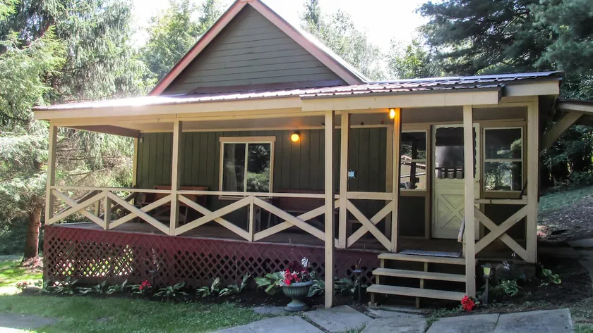 Charming cabin in the woods. Fire pit and Fiber! - Image 1