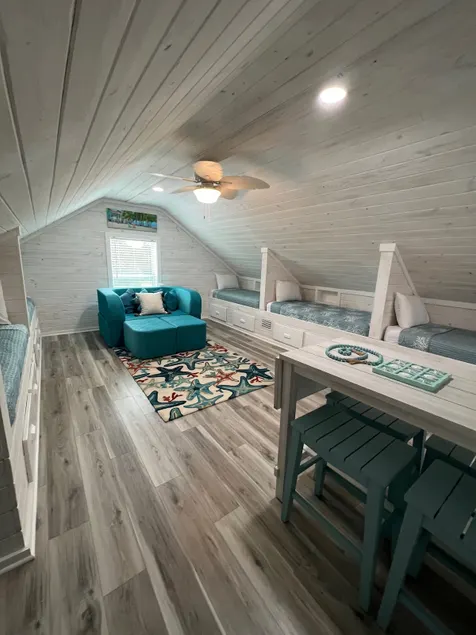 1920’s Cottage-8 Beds-Boat/RV Storage - Image 1