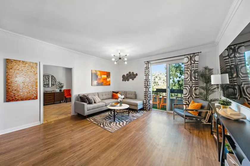 Beverly Hills Haven 2 BR Apt + Murphy Bed, Parking - Image 1