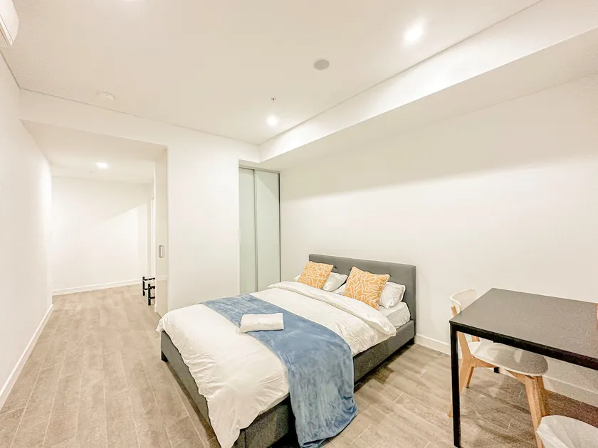 St Lukes Square-Studio $100 Refundable Deposit - Image 1