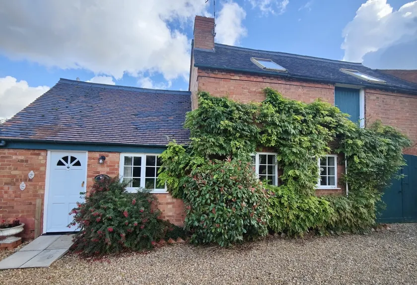 Peaceful cottage on the edge of the Cotswolds - Image 1