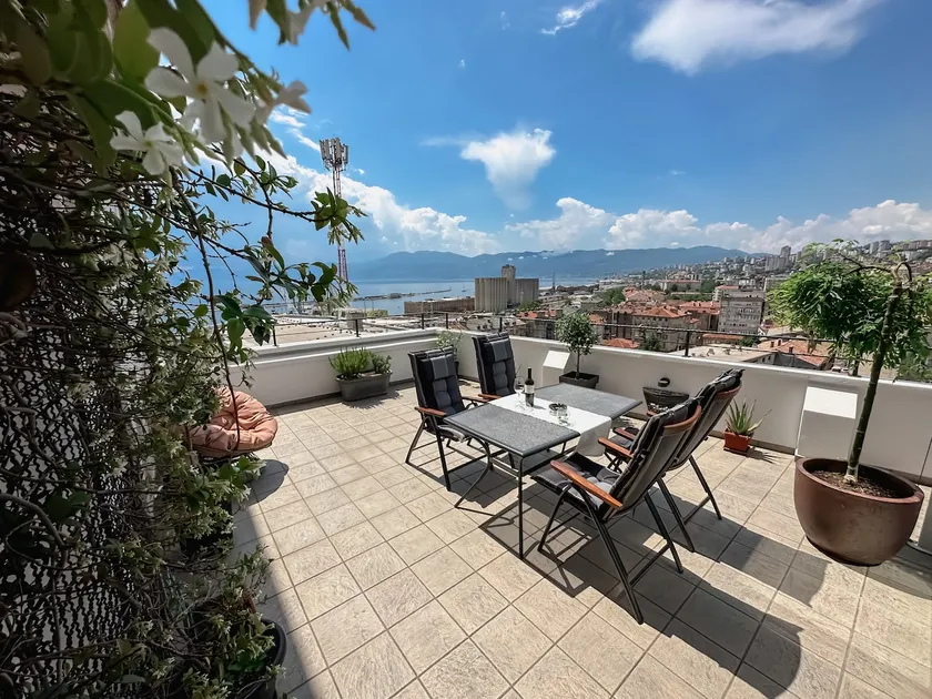 105m2 Penthouse Sea View Rijeka, free garage parking - Image 1