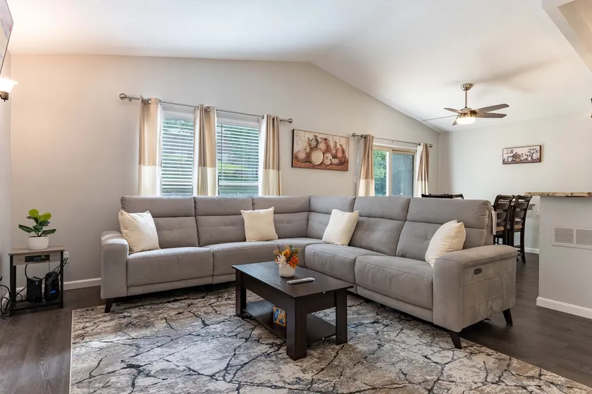 Perfect Getaway 3BR 3BA Home Close to Parks and Shopping - Image 1