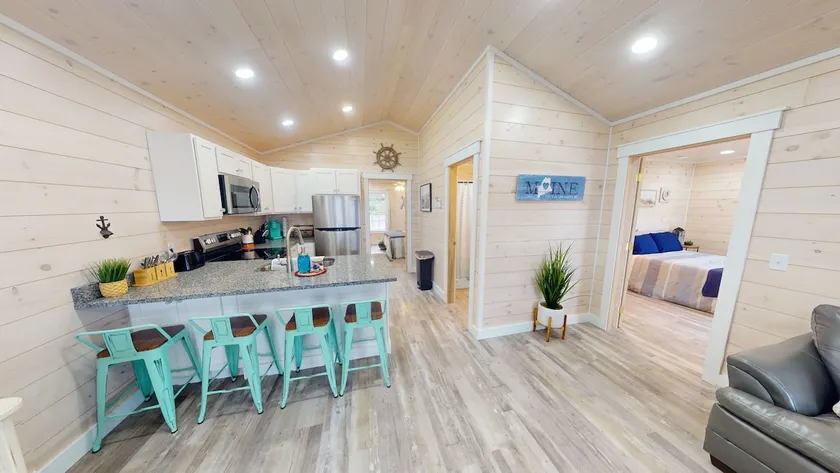 Harbor View Cottage Unit A 2 bedroom downtown - Image 1
