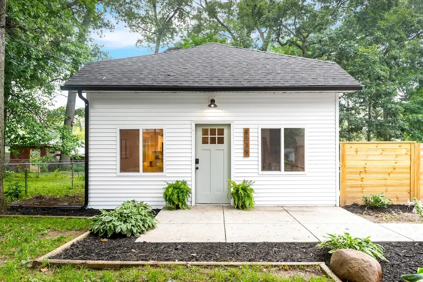 The Cottage at Pine Lake - Image 1