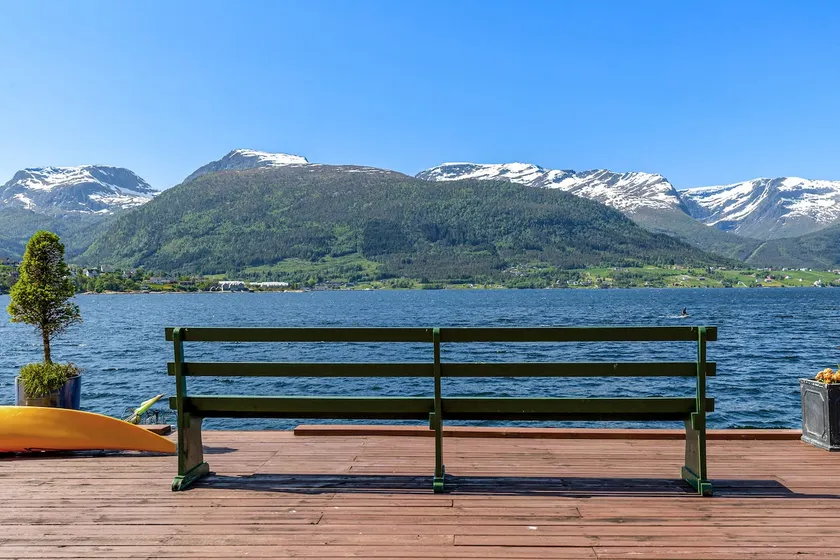 4 bedrooms, 2 doubles, fjord, sauna, hot tub. - Image 1