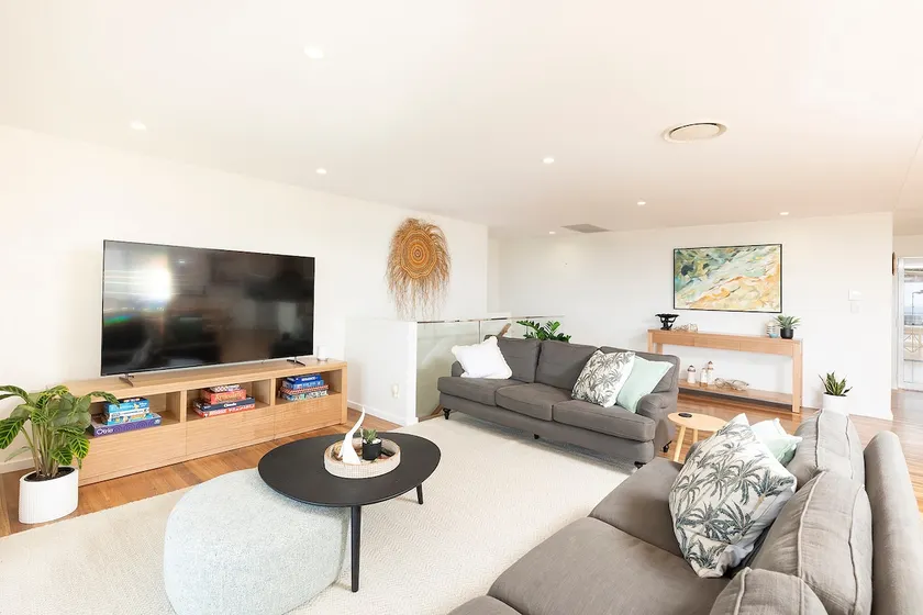 Spacious 4 Bedroom House with Ocean Views - Image 1