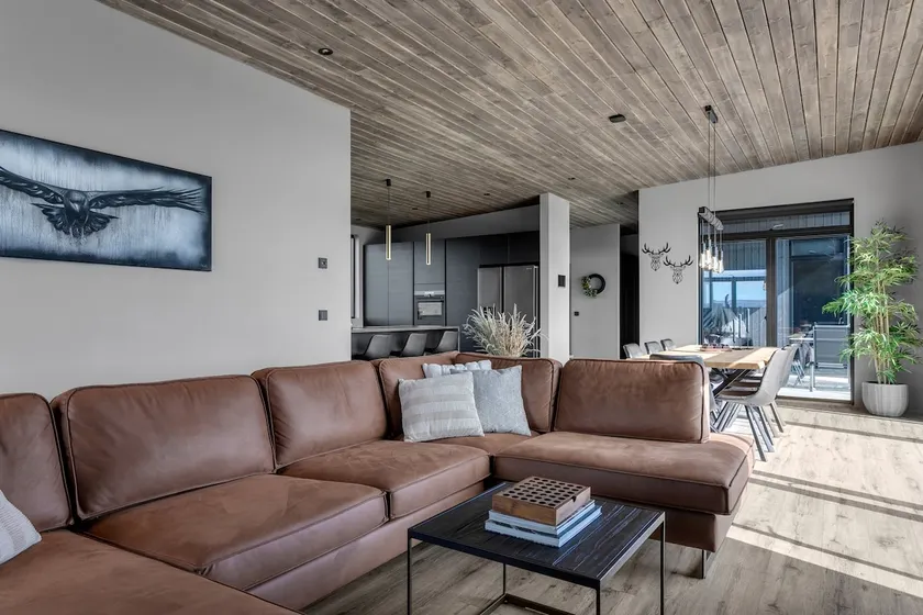 Luxurious 4BR Summerhouse with Hot Tub and Sauna - Image 1