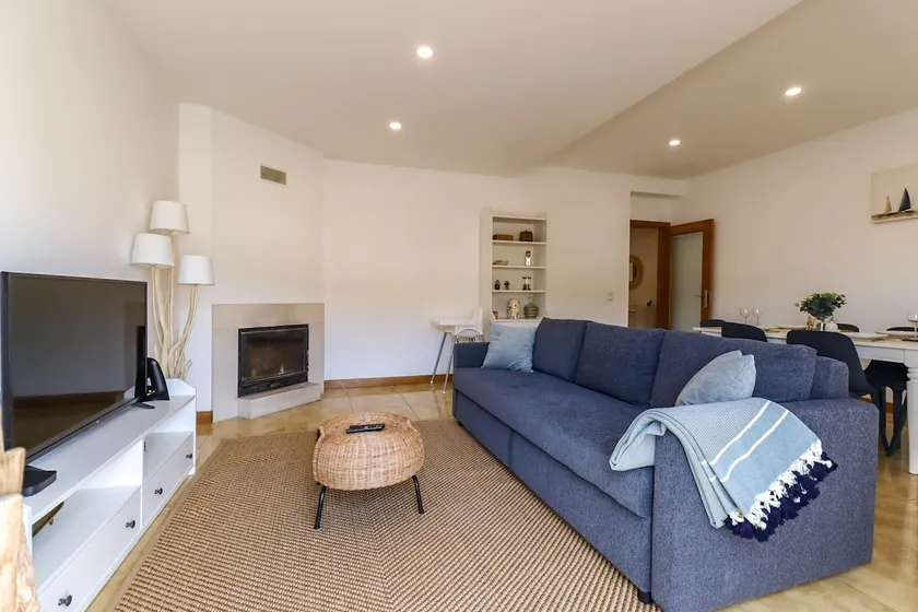 Flor do Mar - Spacious Apartment with Balcony - Image 1