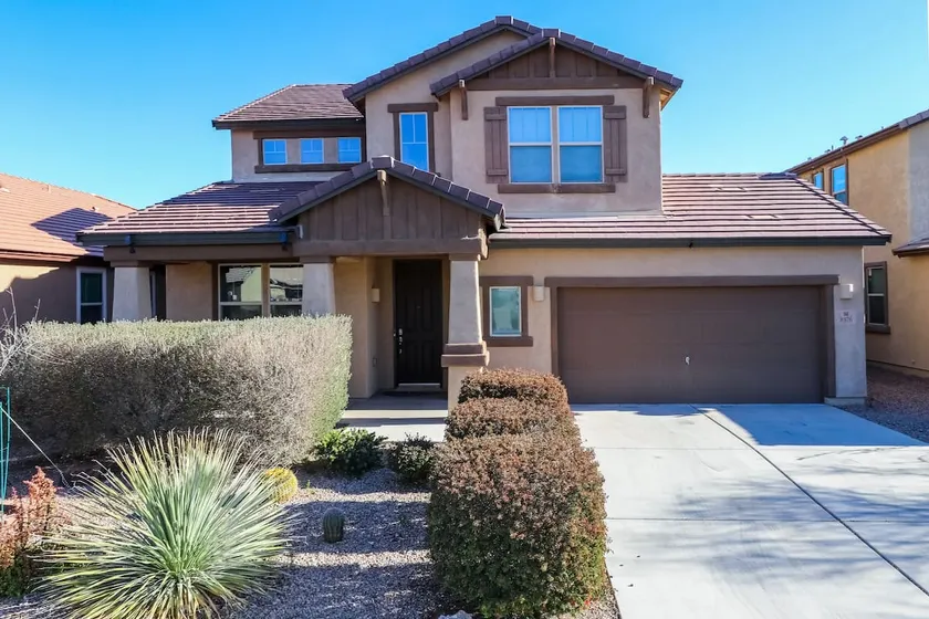 Location location! 4BR Home. GOLF, Shops, Dine. - Image 1